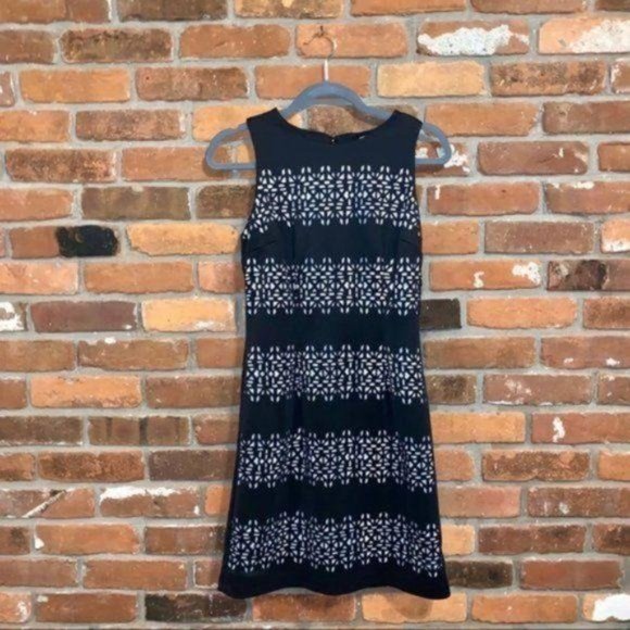 White House Black Market Black Laser Cut Sheath Dress Size 12 - Picture 5 of 7